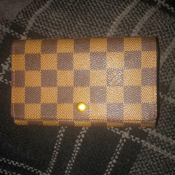 Louis Vuitton Handbags - Louis Vuitton Damier Eben Snap Wallet Like new